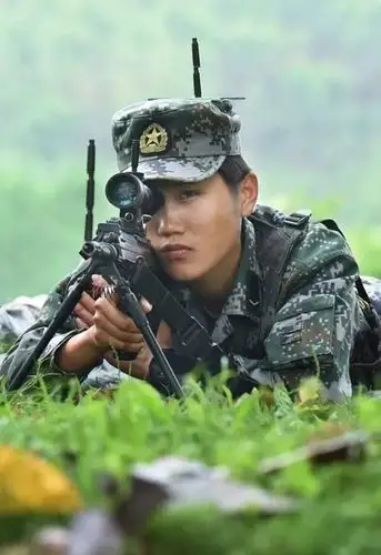空姐入伍当女狙击手最后嫁给了兵哥