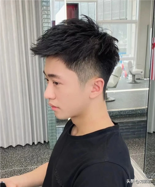 做帅哥有什么好处(最有型的男士发型,简单时尚真精神,剪完就是帅)