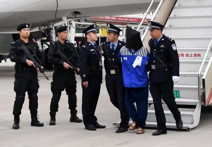 136名电信网络诈骗犯罪嫌疑人从老挝被押解回国