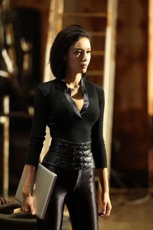 身高177的她一度被劝退,却被成龙看中,今她事业爱情双丰收|张蓝心