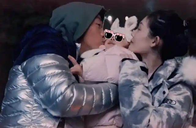 苗苗晒春节日常,首曝光二胎名字,与娘家人团圆过节婆婆未现身_郑恺_一