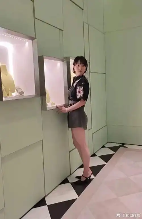 白百何出席品牌活动,又美又飒,显年轻,身材,状态相当好|白百何|白百合