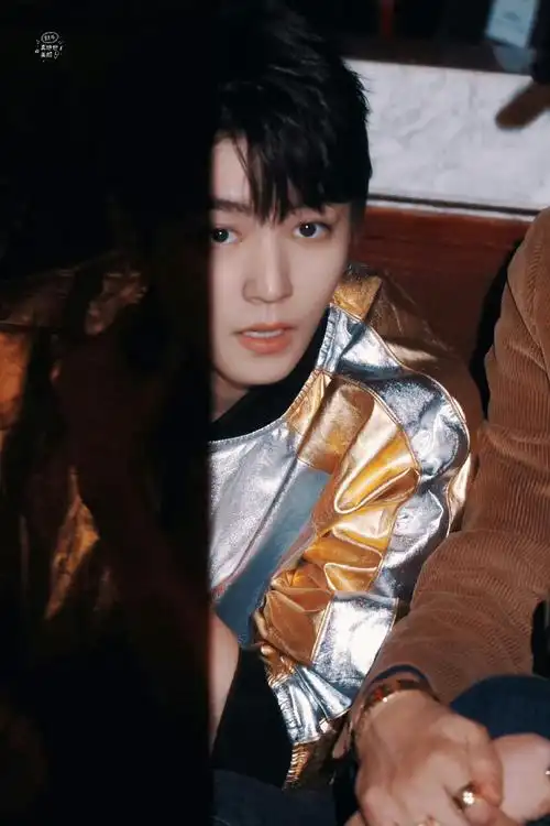 tfboys-王俊凯  回望  图cr:logo 侵删