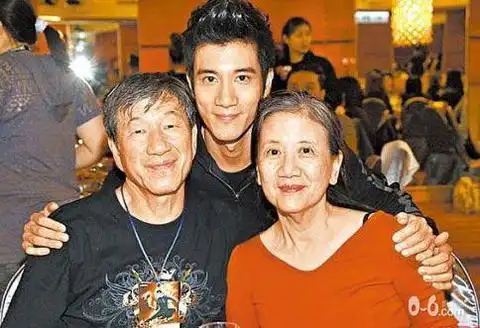 王力宏一家合照公开 揭秘二哥显赫家世背景(组图)