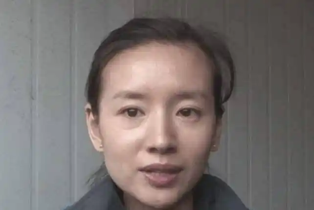 盘点女星的素颜照,杨幂迪丽热巴还好,而她网友表示认不出_五官_董洁