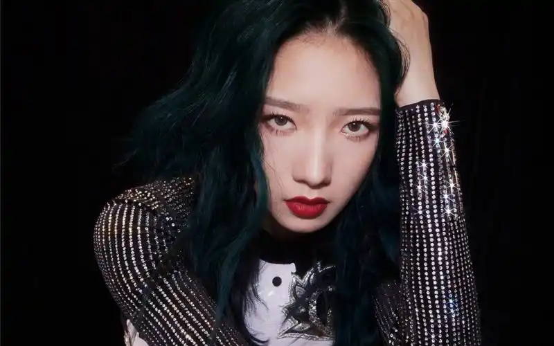 孟美岐冷艳桌面壁纸(5/7)