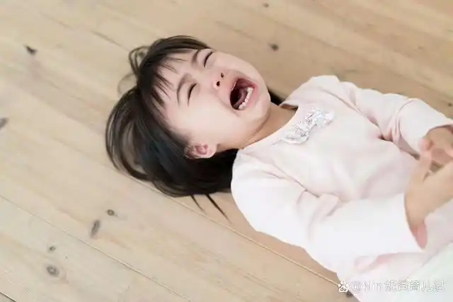 孩子一哭就心软,一闹全家都投降?实用招数告别拉扯