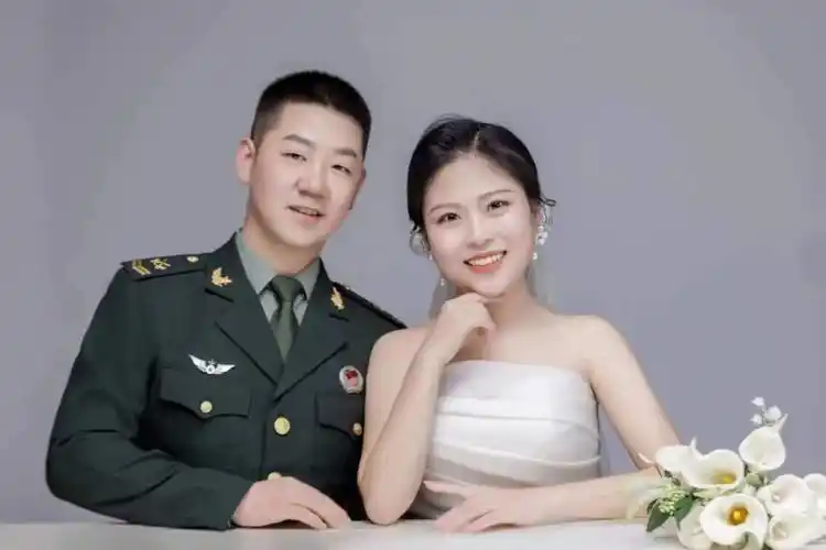 这12对军人结婚照都太好看啦!_央广网
