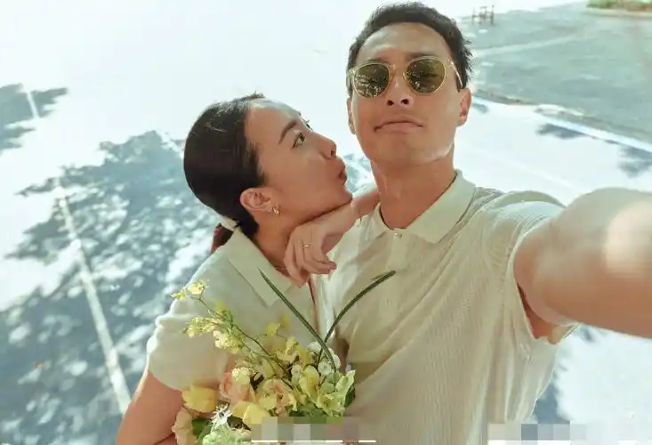 杨佑宁晒与妻子照片郭采洁却上热搜不能各自美丽吗