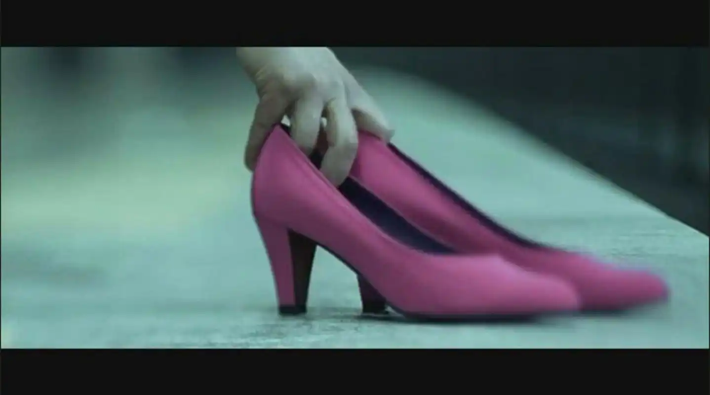 粉红色高跟鞋 这部电影其实第一遍我没看明白后来又看了才看懂.