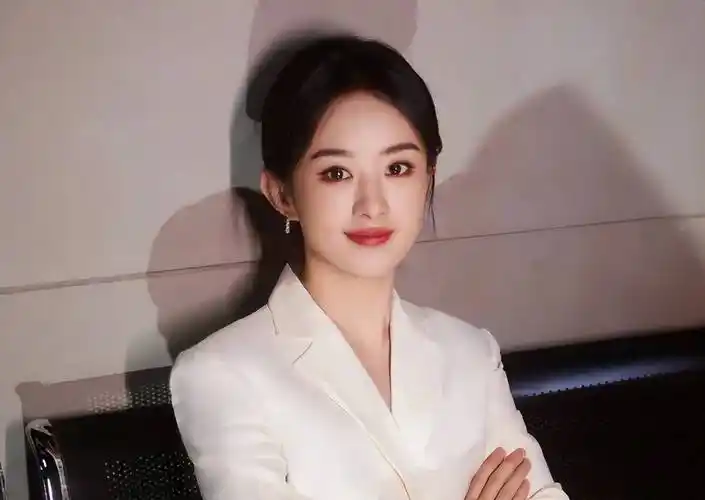 唐嫣提名视后杨幂尴尬了!一月三扑被业内踩,陈法蓉内涵她蹭红毯