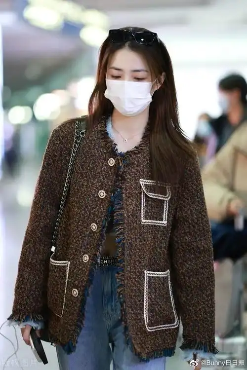 徐璐机场照小香风老花外套太吸睛这腰着实慕了