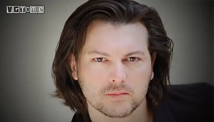 但在《潜龙谍影v:原爆点》,《潜龙谍影v:幻痛》中,他被美剧《24小时》