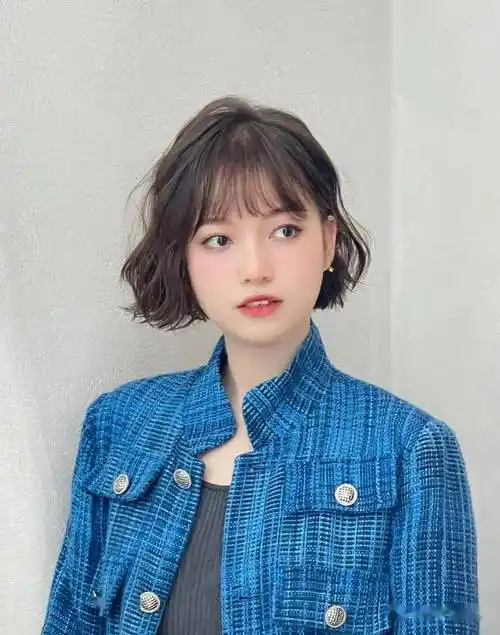 2023新年发型"短发烫个卷"显脸小巨减龄_芭比_头发_侵权