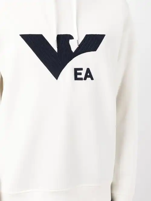 阿玛尼标志为什么有3种( 阿玛尼标志为什么有3种其中aj )