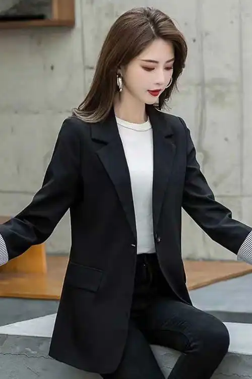 黑西装外套女