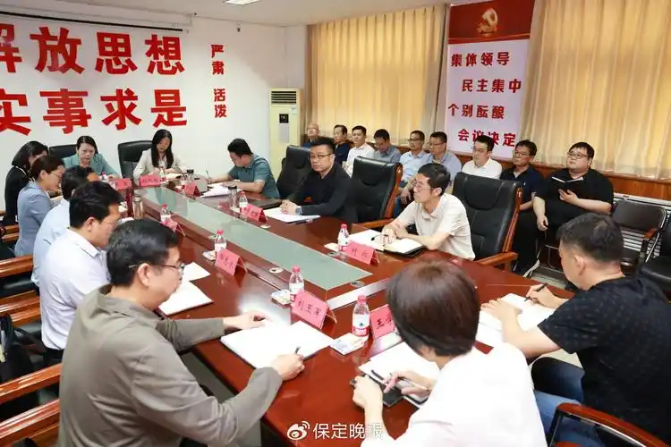 保定新闻传媒中心全媒体重大题材报道组走进市工信局