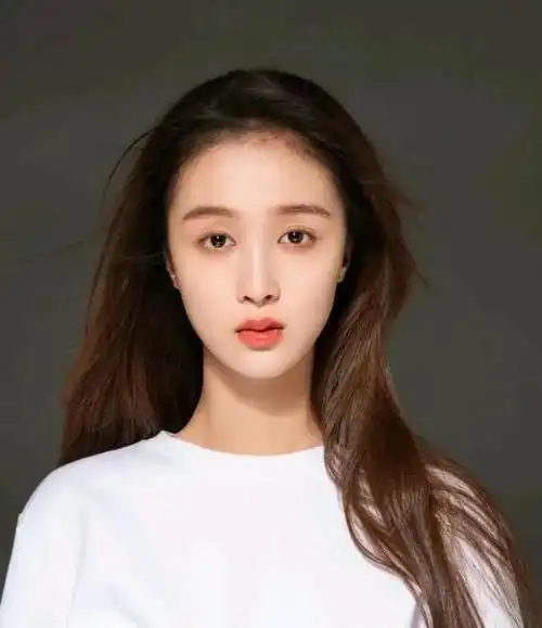 30位00后女星美图