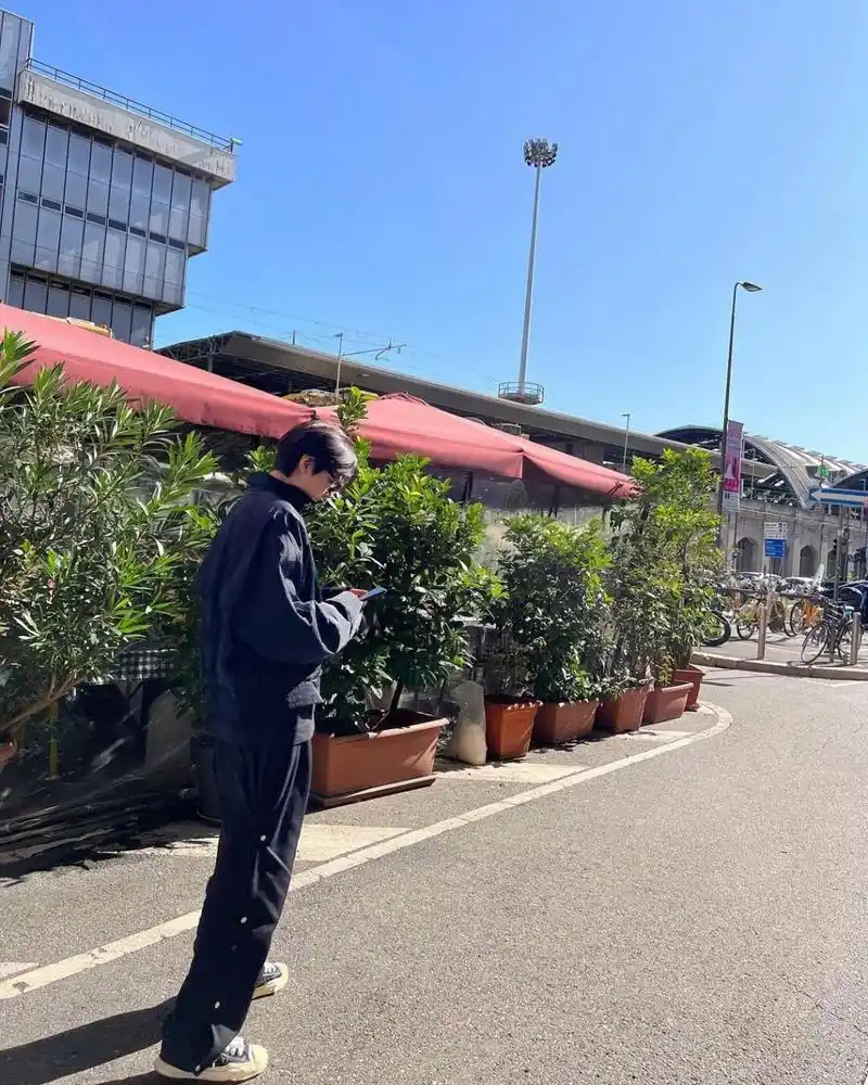 李敏镐那些超适合做手机壁纸的生活照 你的十月壁纸已送达～ 偏爱