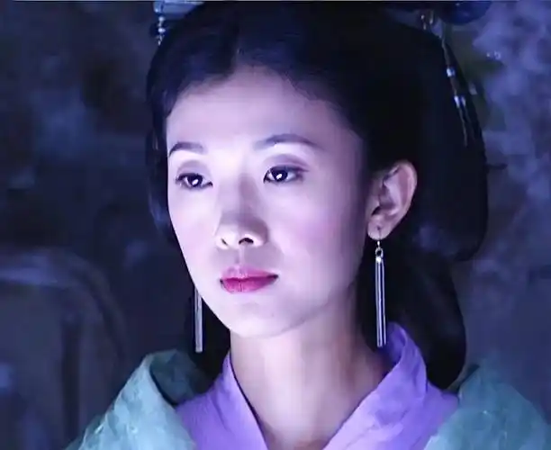 2005版《小鱼儿与花无缺》中,她是拥有绝世武功,心地善良的怜星宫主.