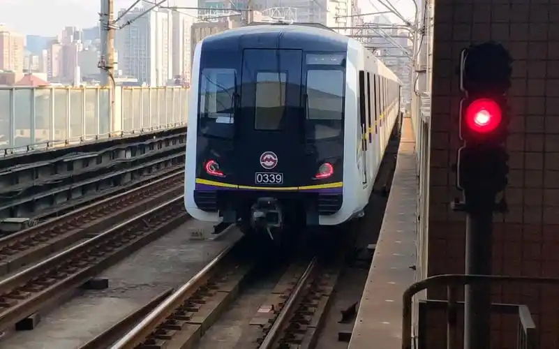 活动  上海地铁3号线03a02型列车(叛徒包公)0339号车上海南站方向离开