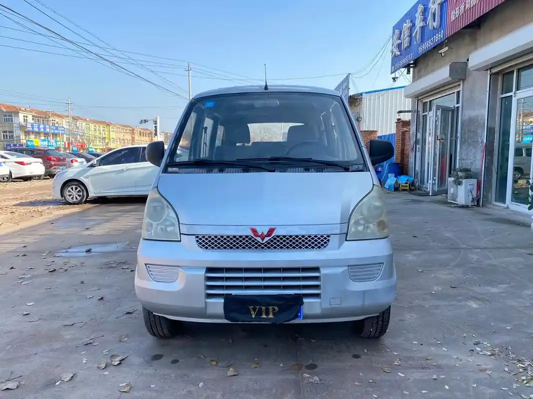 09年五菱荣光 5座