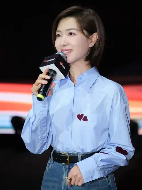 #万茜与春晖妈妈共绘温情#