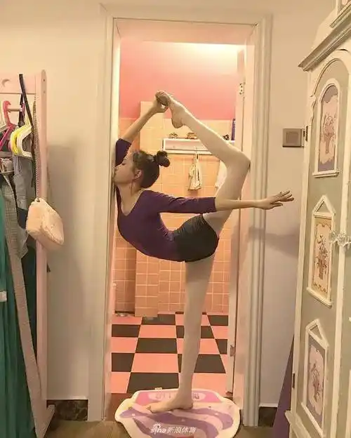 女明星"一字马"排行,看看谁的柔韧性最好_锻炼_舞蹈_功底