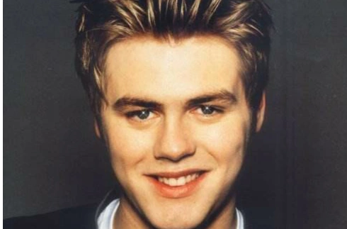 p>布莱恩·尼古拉斯·麦克法丹(bryan mcfadden),1980年出生于 a