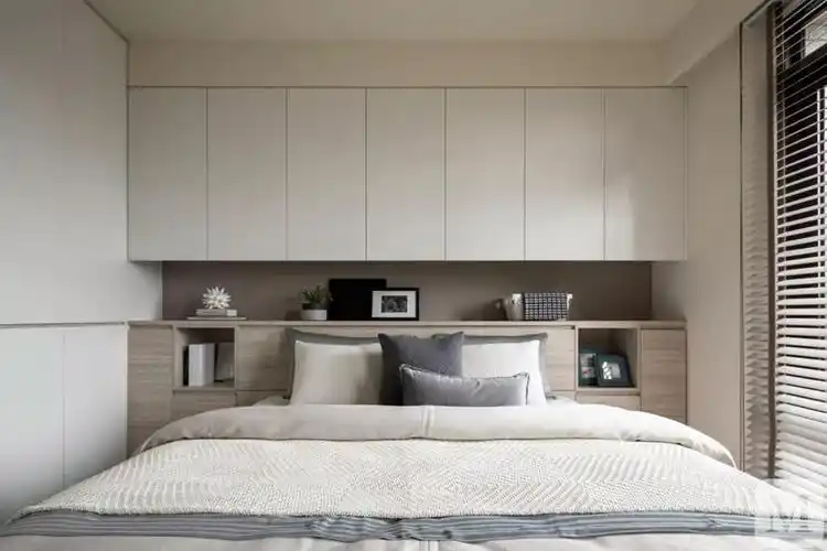 ㎡简约三房装修矮柜 吊柜,床头墙设计值得参考-红星美凯龙家装效果图