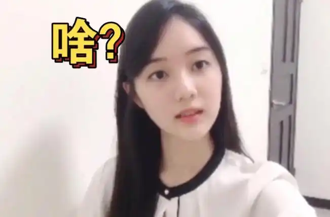 俞俐均在镜头前上演歪头杀,呆萌表情让水友欲罢不能