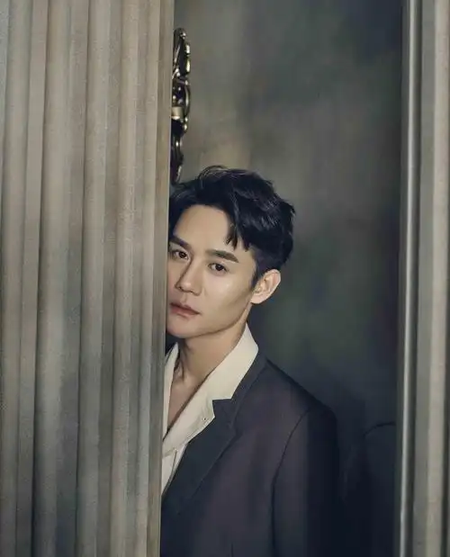 王凯复古绅士魅力写真