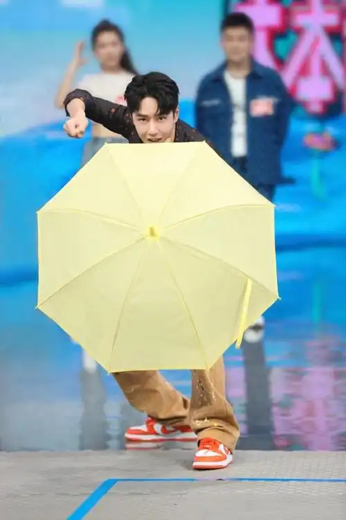 王一博《快乐大本营》节目正片上线 斯巴达啵啵把"可爱"贯彻到底