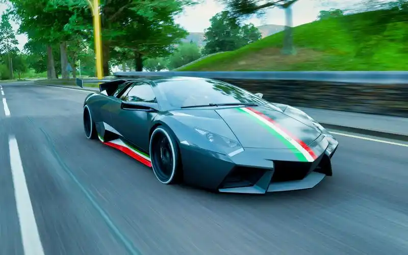 酷似f-22战斗机,兰博基尼reventon,爱丁堡街头深夜竞速