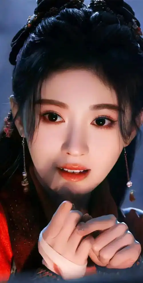 在这款高清壁纸中,我们可以看到鞠婧祎的独特魅力.