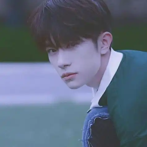 易烊千玺照片侧脸头像 头像图片大全 -【爱个性】