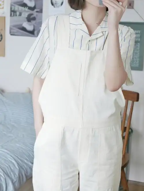 夏日穿搭属于白色背带裤的干净少年感