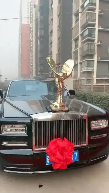 劳斯莱斯的小金人变身大金人,引人注目!