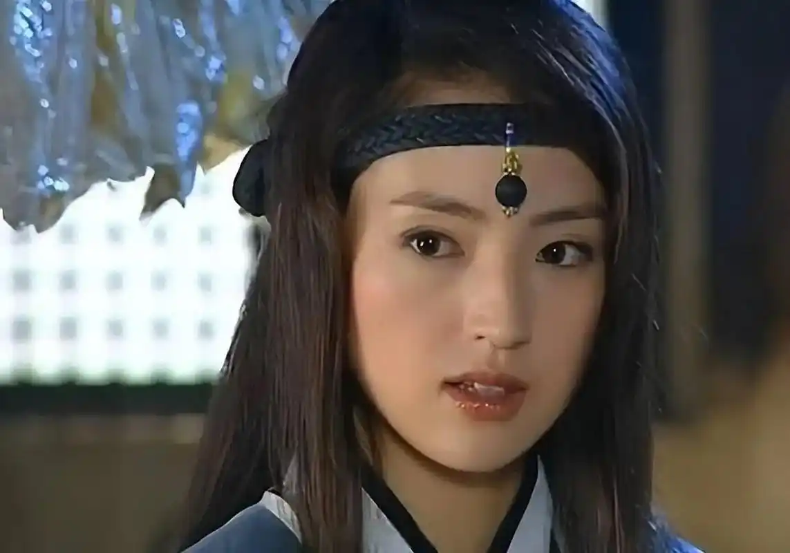 董璇年轻时真的很美,韩素希其实就是低配版的她,可惜遇人不淑事业也没