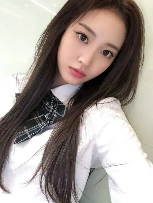 想看一些适合做头像的女爱豆照片06