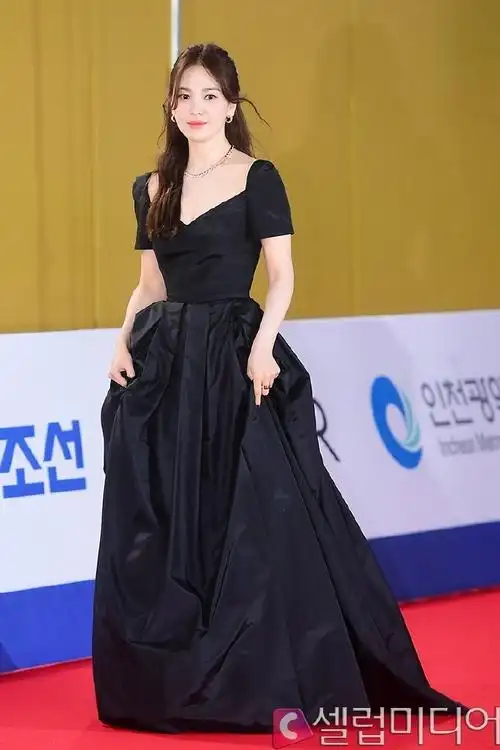 宋慧乔青龙红毯##宋慧乔青龙奖大赏