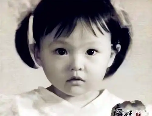 原来唐嫣小时候长这样?塌鼻子大脸盘,与现在简直判若两人