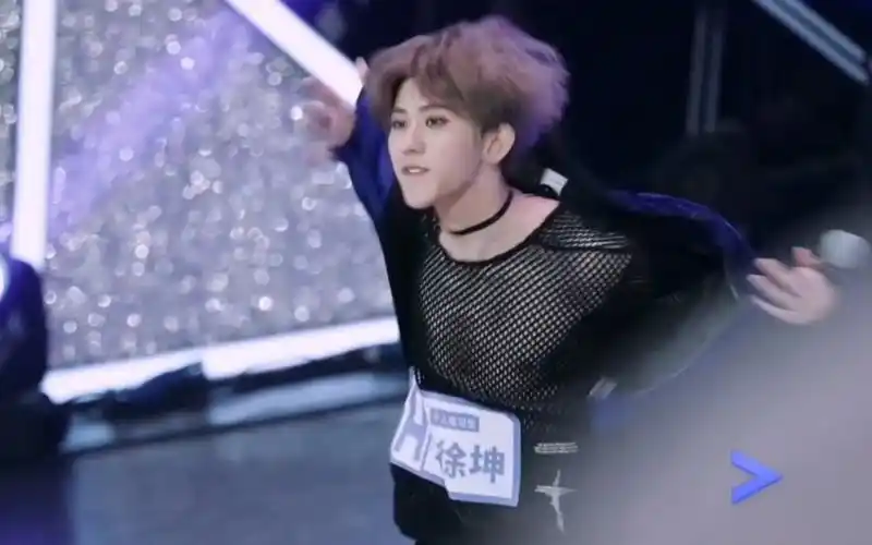 蔡徐坤穿性感渔网内衣,展示风骚舞姿【完整版】