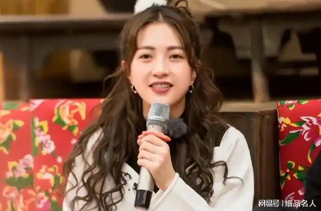 女星包文婧牵手男星包贝尔丈夫一次次将她感动哭