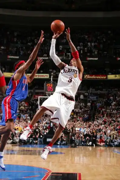 图文nba活塞9792再胜76人艾弗森后仰投篮