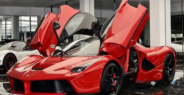 限量版法拉利亚洲首撞 laferrari报价及图片