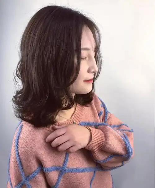 最洋气的锁骨发烫发造型