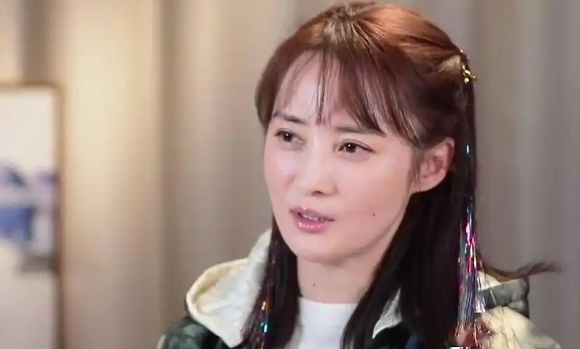 蒋勤勤在5月12日更新的综艺《妻子的浪漫旅行》中自曝曾经遭遇pua.