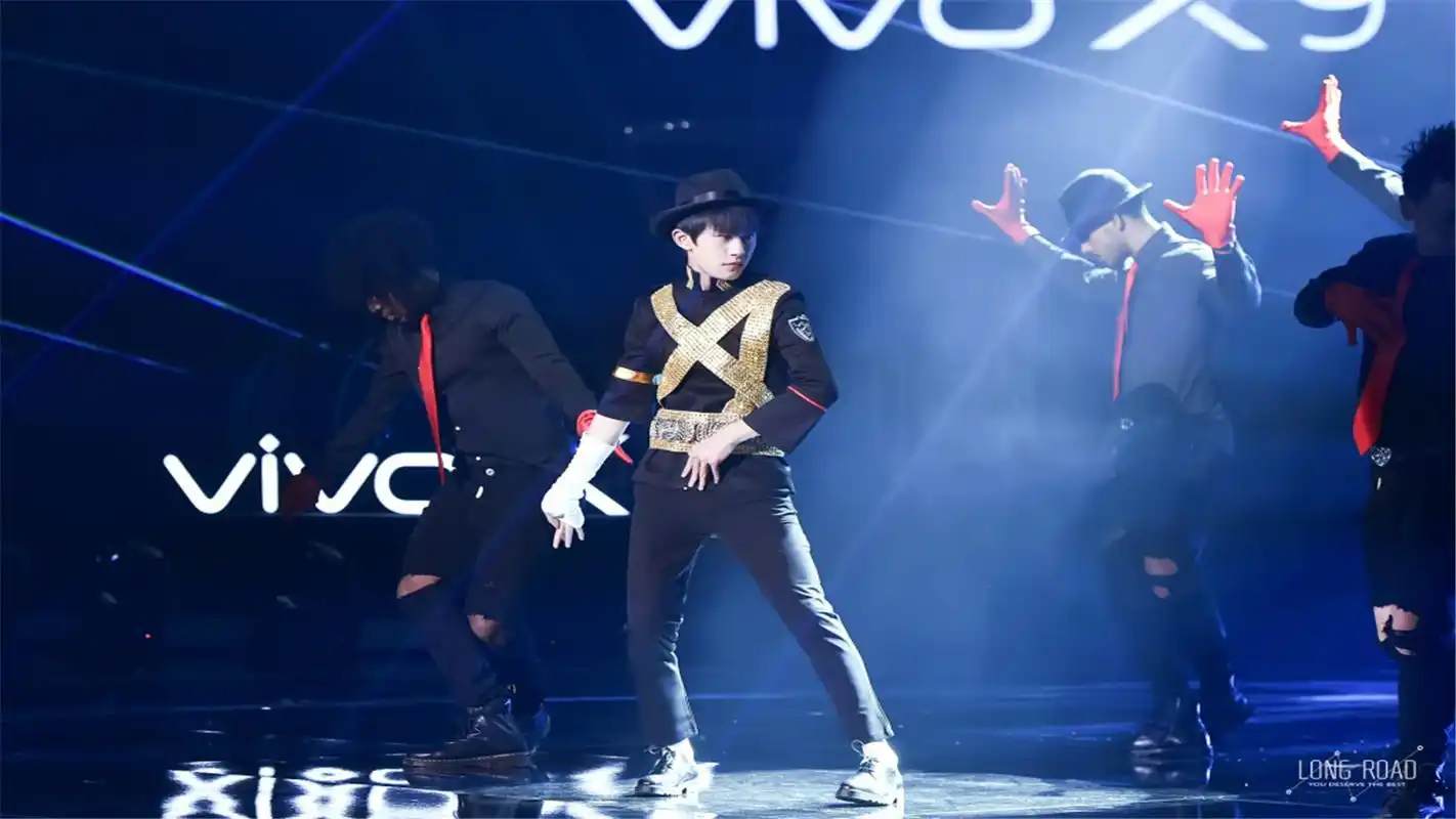 易烊千玺王牌对王牌高清电脑桌面壁纸