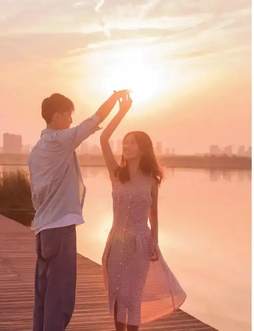 情侣图片一男一女唯美图片